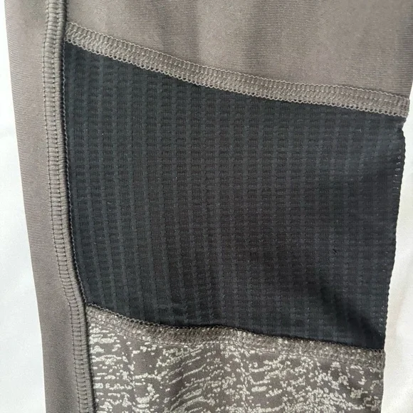 Under Armour Compression Leggings In Dark Grey Patterned Women’s Size S - Picture 7 of 8
